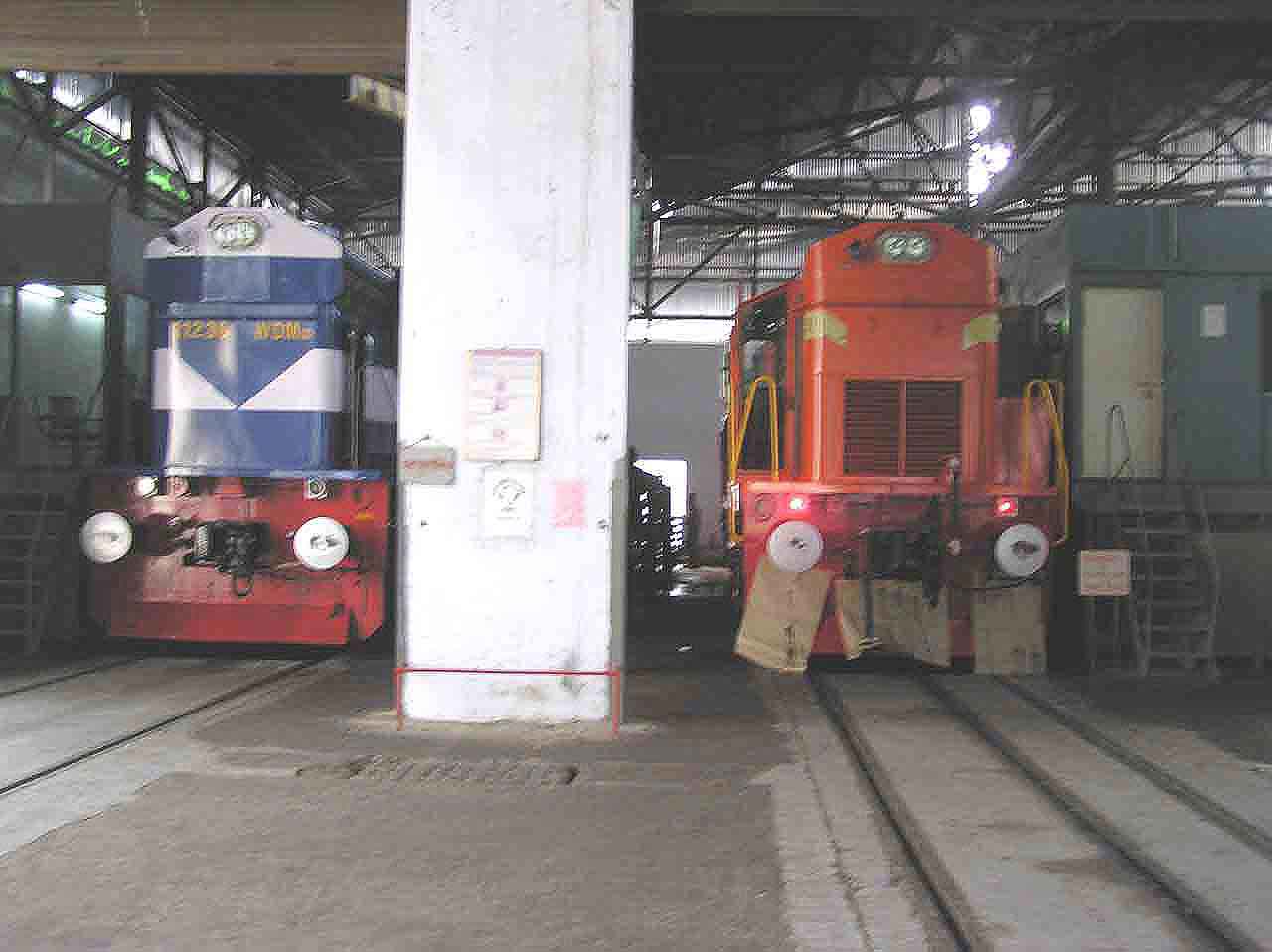 Two ALCOs ready.jpg (132430 bytes)